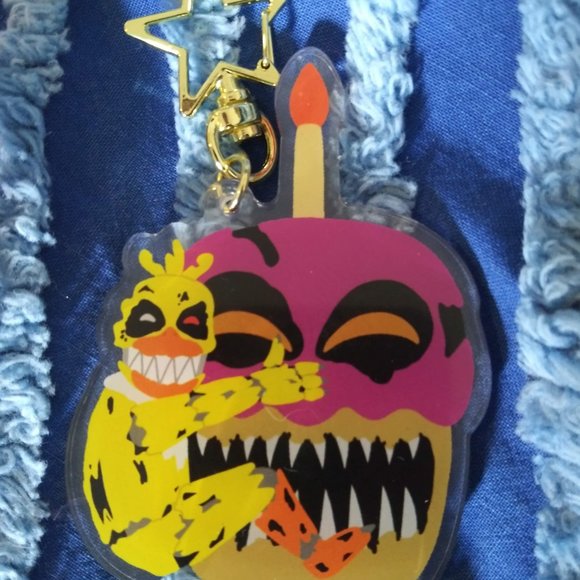 FNAF Chica and Mr. Cupcake acrylic keychains - Picture 4 of 4